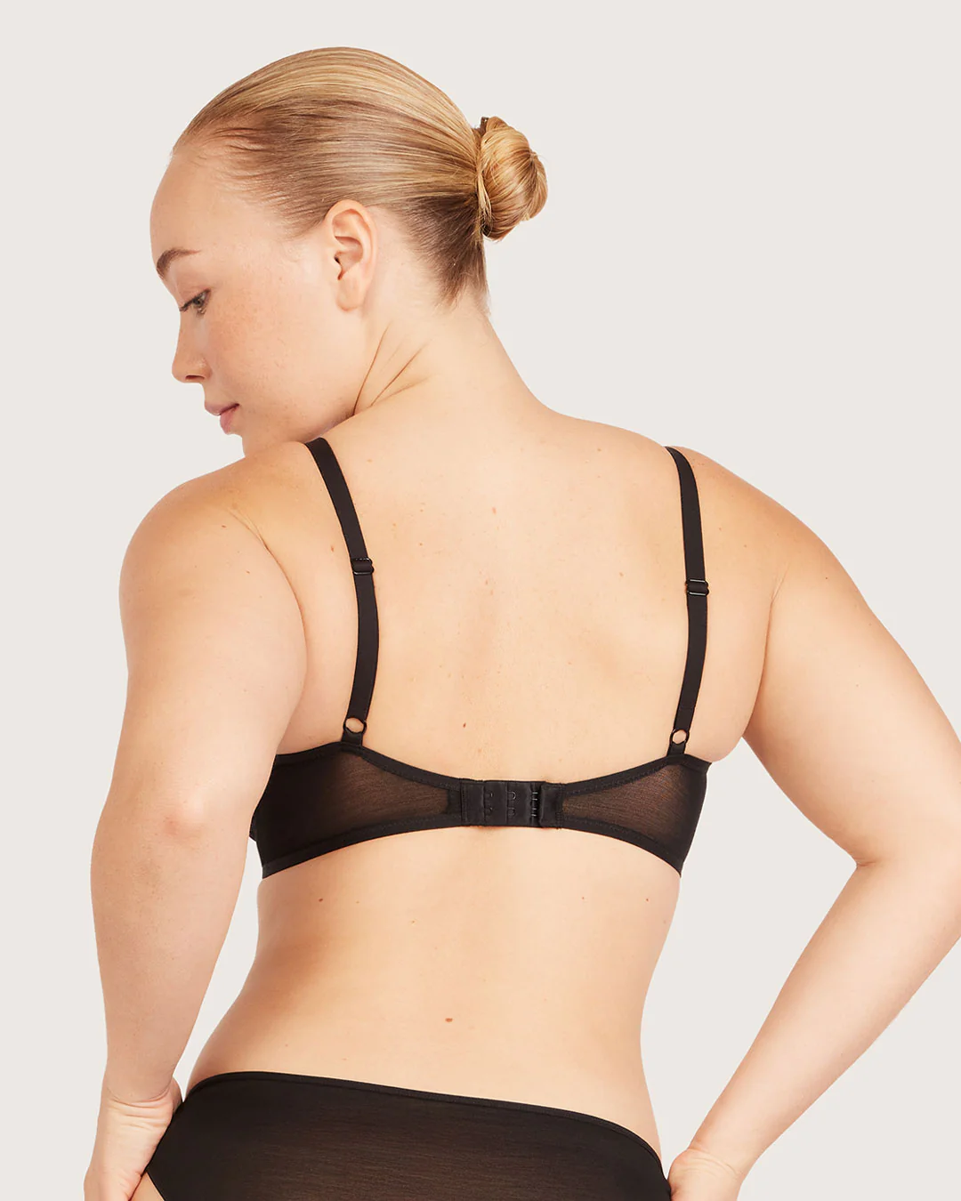 FreeMesh Plunge Bralette - Black - Image 9