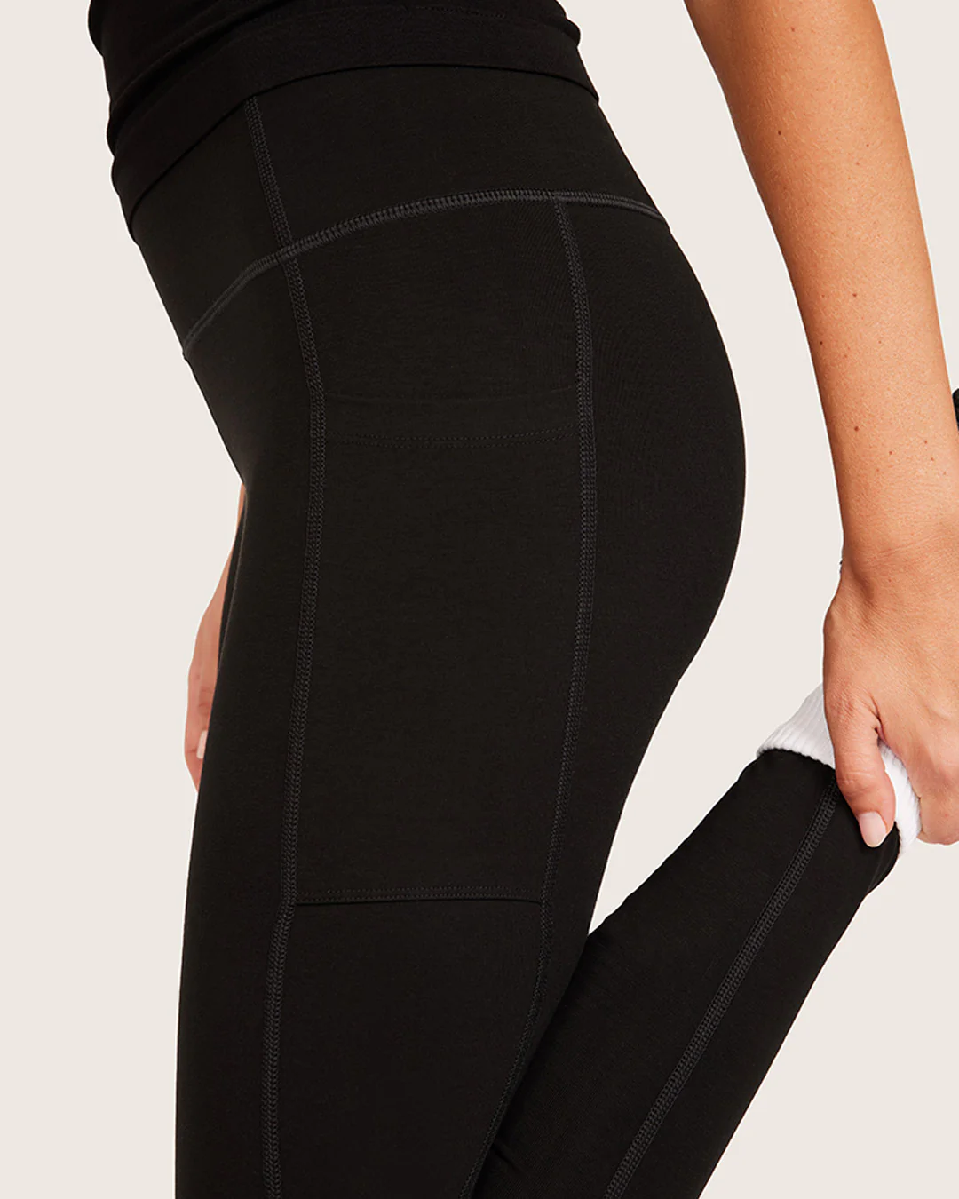 High Waist Leggings with Pocket - Black - Image 6