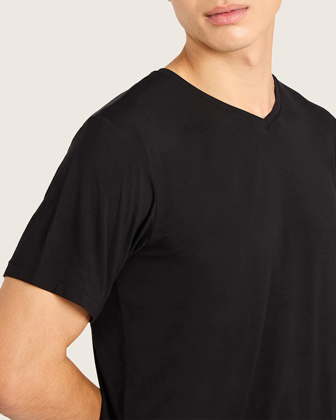 Men's Base Layer V-Neck T-Shirt - Black - Image 4