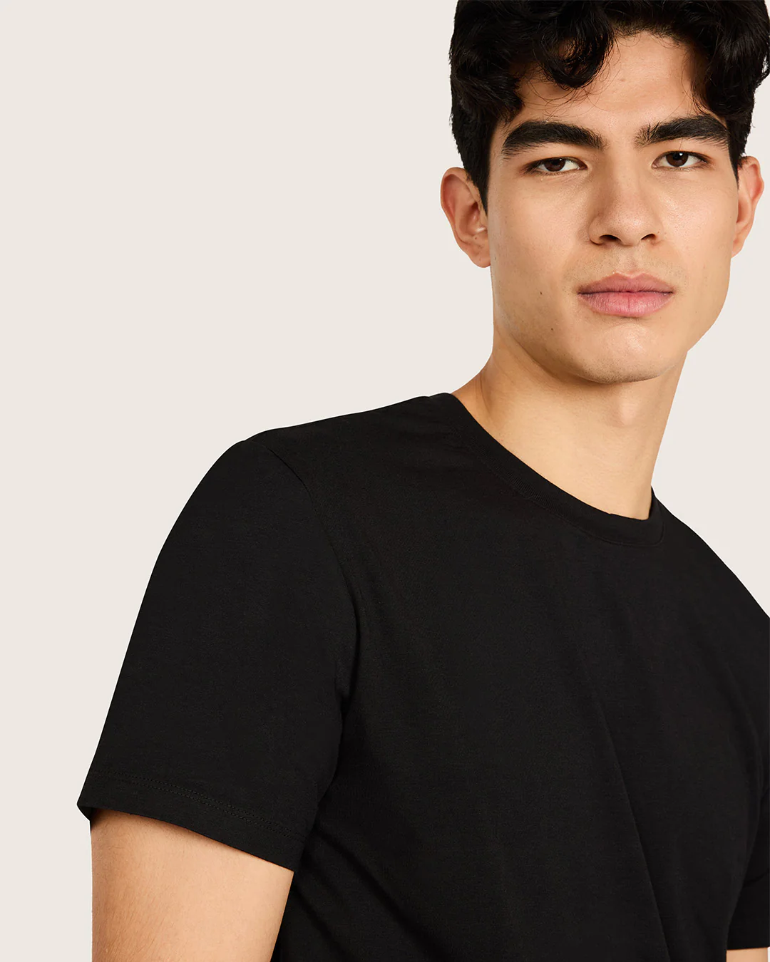 Men's Classic Crew Neck T-Shirt - Black - Image 4