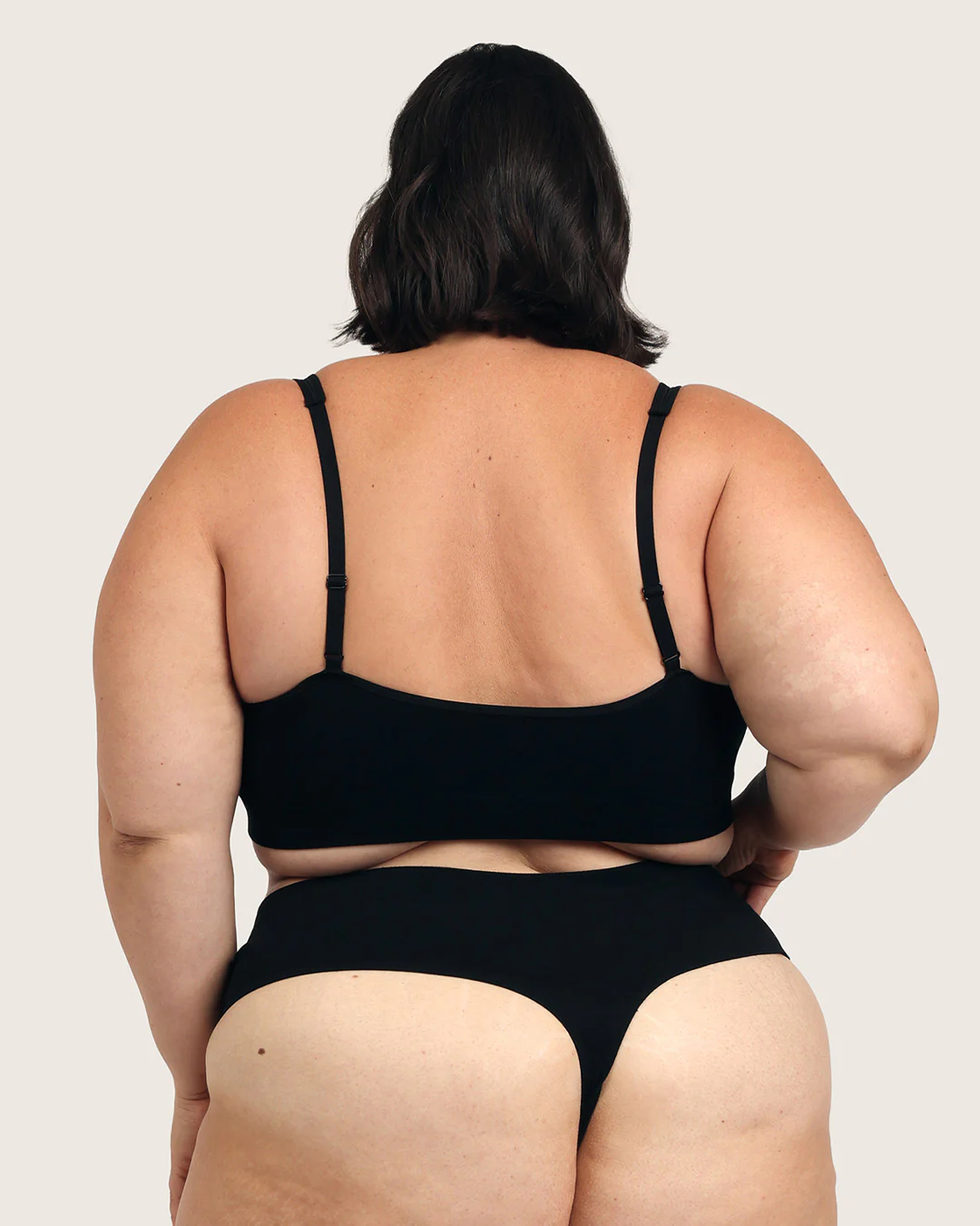 Wireless Plunge Bralette - Black - Image 14