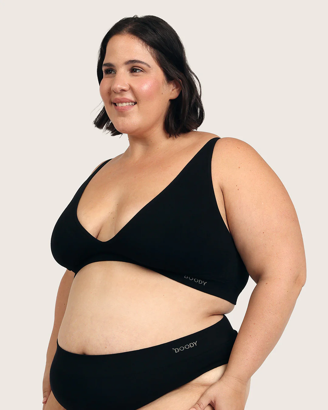 Wireless Plunge Bralette - Black - Image 15