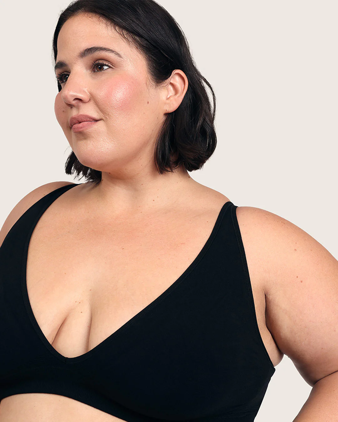 Wireless Plunge Bralette - Black - Image 16