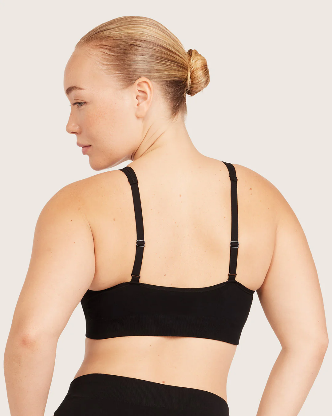 Wireless Plunge Bralette - Black - Image 8