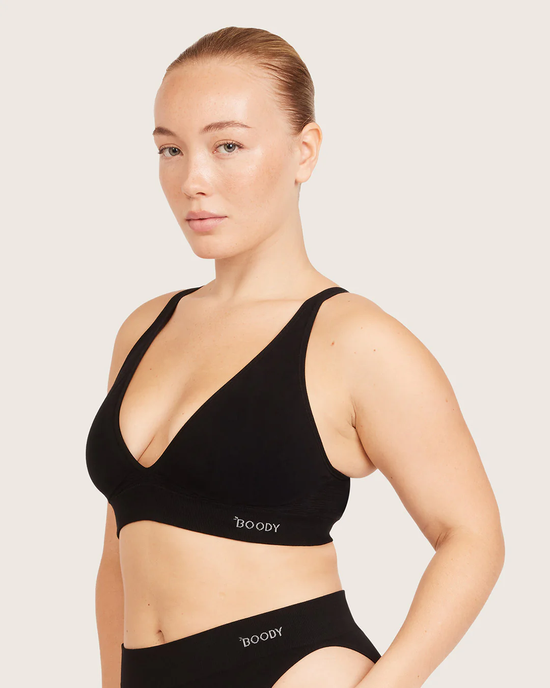 Wireless Plunge Bralette - Black - Image 9